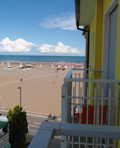 Double Room with Partial Sea View image 4