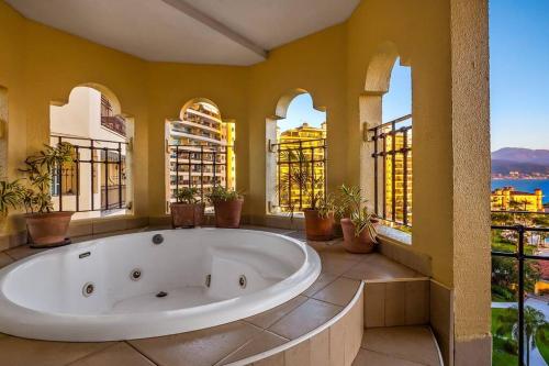 Beach Front-Ocean Views-Marina Luxury Condo-BVG in Puerto Vallarta, Mexico