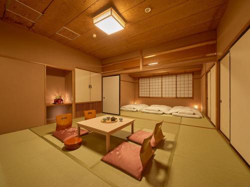 Standard Large Japanese-Style Room