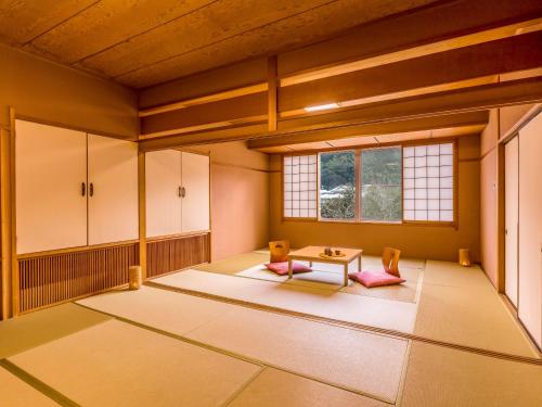 Japanese-Style Room