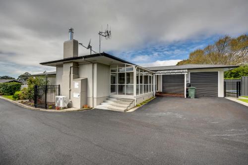 Belmont Pool Paradise - Havelock North Home
