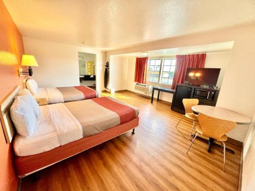 2 double beds