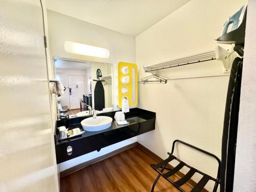 Studio 6 Bellflower CA Los Angeles