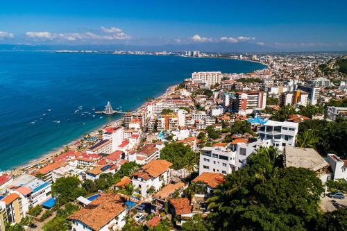 Stunning Views~2 Min-Romantic Zone~Free Transport~ in Puerto Vallarta, Mexico