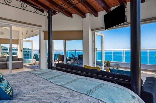 Stunning Views~2 Min-Romantic Zone~Free Transport~ in Puerto Vallarta, Mexico