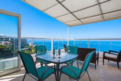 Stunning Views~2 Min-Romantic Zone~Free Transport~ in Puerto Vallarta, Mexico