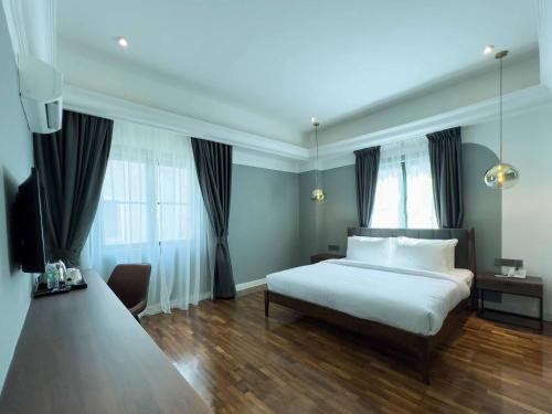 Seri Costa Hotel Room Type - Deluxe King Room