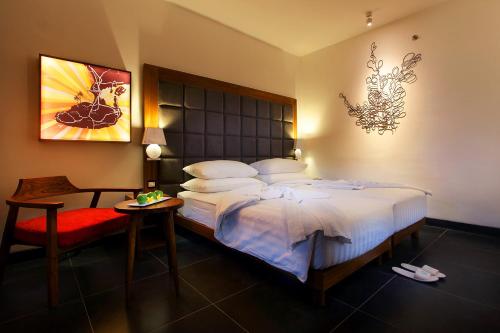 Superior Deluxe Double or Twin Room  image 3