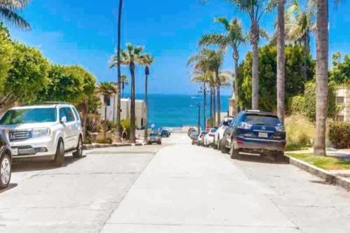 La Jolla Townhouse steps away from Windansea beach