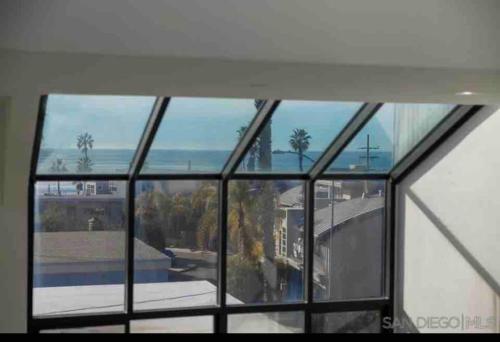 La Jolla Townhouse steps away from Windansea beach thumb 4