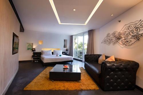King Suite room in THE 1O1 Bali Fontana Seminyak
