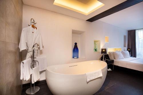King Suite image 6