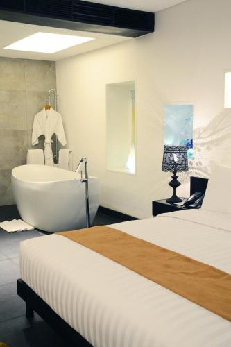 King Suite image 2