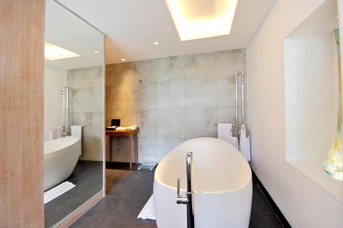 King Suite image 4