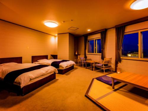 Standard Twin Room with Tatami Area with Bay View 