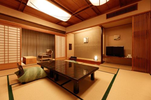 Deluxe Japanese-Style Room - Non-Smoking 