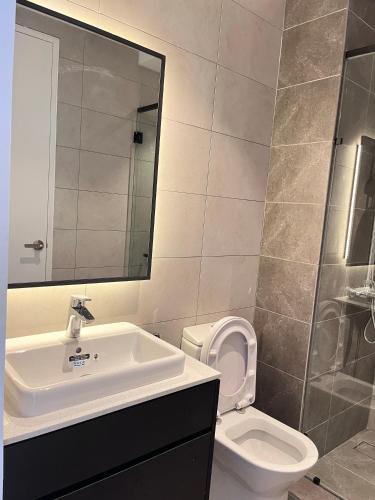 Axon Residence at Pavilion KLCC KL Tower view by KIMIRO Axon Residence at Pavilion KLCC KL Tower view by KIMIRO