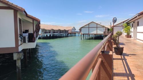 View, Alpine LXPD Water Chalet in Taman Tanjung