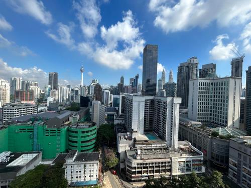 Axon Residence at Pavilion KLCC KL Tower view by KIMIRO Axon Residence at Pavilion KLCC KL Tower view by KIMIRO