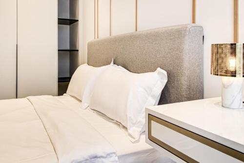 Axon Residence at Pavilion KLCC KL Tower view by KIMIRO Axon Residence at Pavilion KLCC KL Tower view by KIMIRO