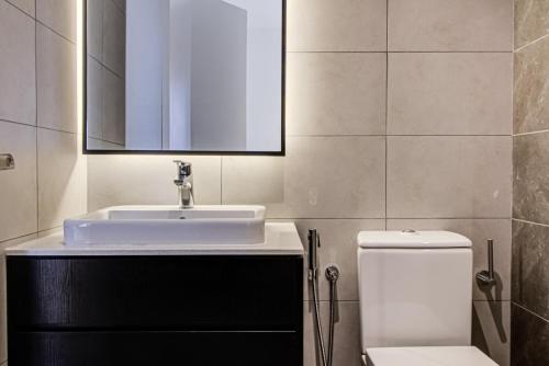 Axon Residence at Pavilion KLCC KL Tower view by KIMIRO Axon Residence at Pavilion KLCC KL Tower view by KIMIRO