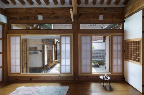 Korean-Style Deluxe Triple Room image 1