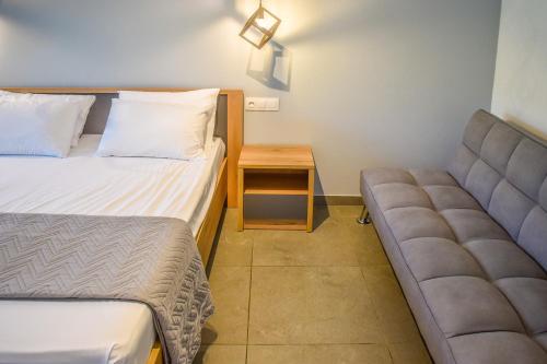 One-Bedroom Apartment image 9