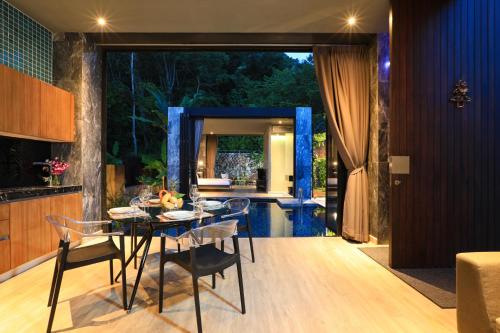 Sauvage 2 Bedroom - Tap to explore photos