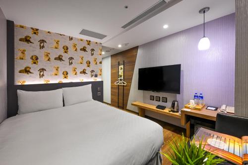 room detail thumbnail 1