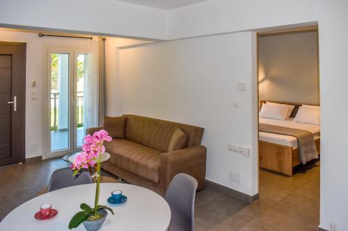One-Bedroom Apartment image 6