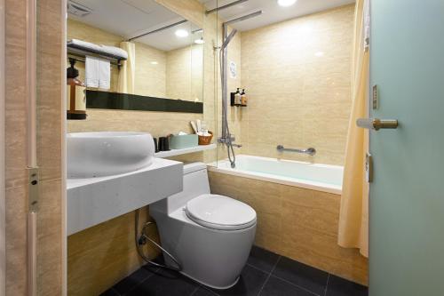 room detail thumbnail 2