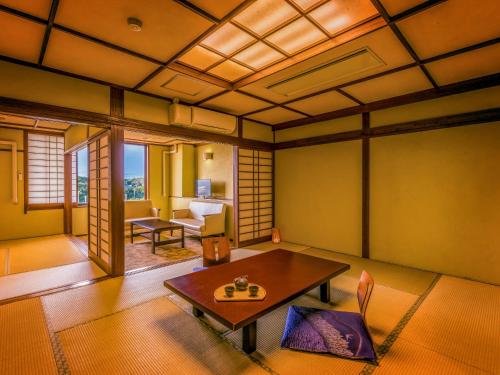 Superior Japanese-Style Family Room with Bathroom and Garden View