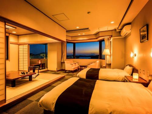  Superior Room with Tatami Area with Bathroom and Pool View