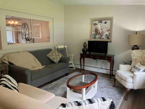 French Country Inspired Two Bed Guest Suite in Londonderry, USA
