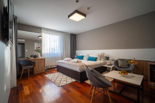 King Suite with Jacuzzi on the Terrace and Sea View image 10