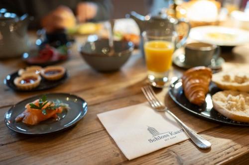 Schloss Kaarz mit Park