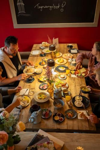 Schloss Kaarz mit Park