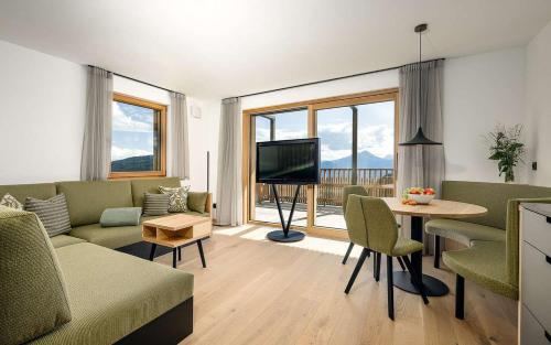 Two-Bedroom Deluxe Apartment with Garden View