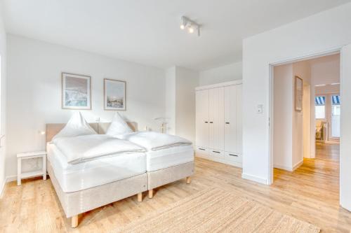 Apartment with Balcony image 10
