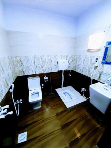 Galaxy Inn Guest House - image 2