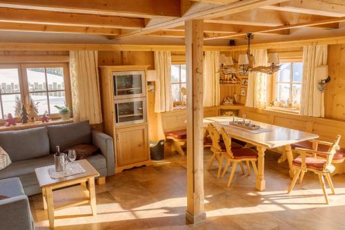 Wallegg Lodge - Alpine Premium Chalet - Ski In-Ski Out