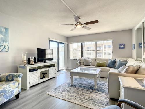 Coastal Living at its Best Ocean View Castle Reef 409 in New Smyrna Beach, USA