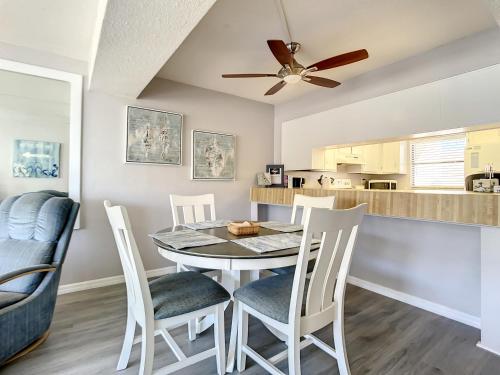 Coastal Living at its Best Ocean View Castle Reef 409 detail