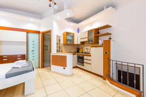 Tolentino Studio Flat by Napoliapartments, Naples