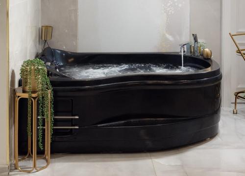 cadă fierbinte, Jerusalem View 4u in West Mountainside