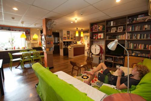 room detail thumbnail 2