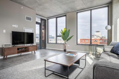 W Loop 2BR w Gym Pool nr Fulton Mkt CHI-254 near 311 South Wacker Drive Chicago