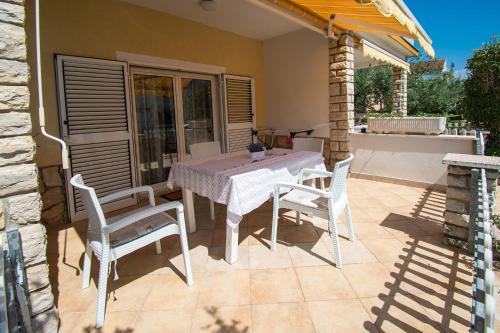 Apartments Tiho - image 4