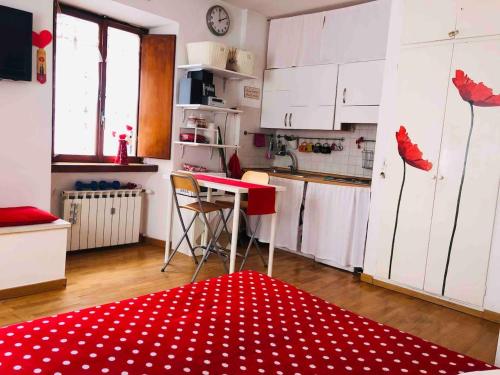 Lovely studio near Colosseum, Řím (fotografie 7)