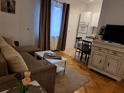 Apartman Zuki Room Type - One-Bedroom Apartment